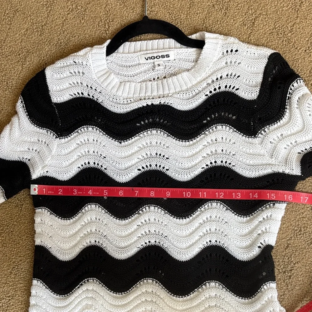 Vigoss Black & White Wavy Stripe Knit Sweater - Picture 7 of 8